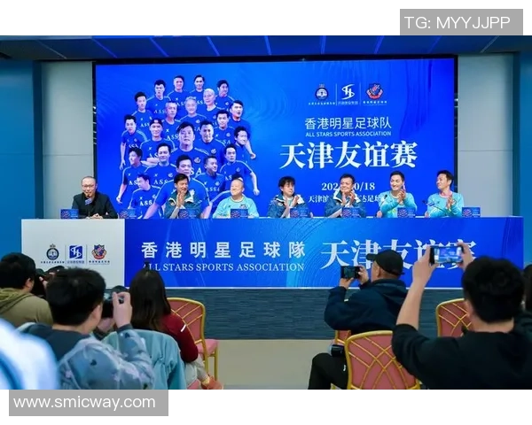 年轻帅气足球明星的魅力瞬间展现青春活力与运动激情