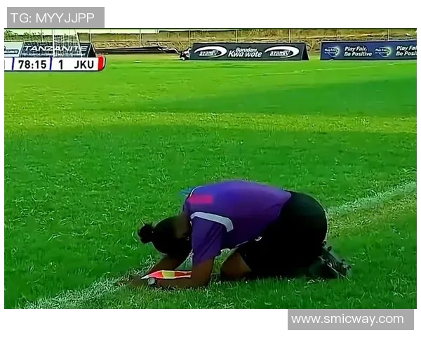 足球明星意外事件引发热议小孩屁股遭踢引发社会关注与讨论